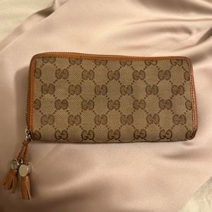 GUCCI Monogram Tan Wallet w/ Zipper